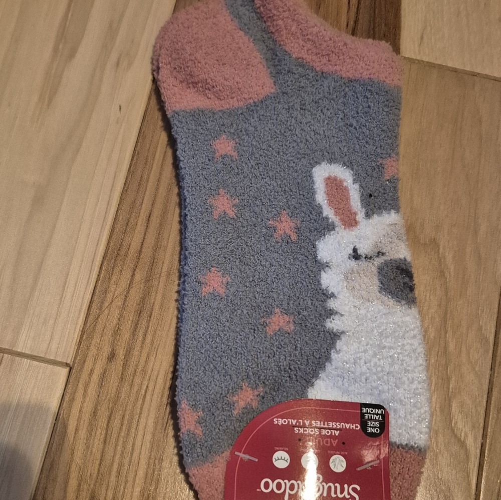Snugadoo Gray and Pink Llama Socks. Women, Never Worn With Tags.